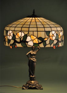 virág mintás tiffany lámpa különleges bronz lámpatalppal